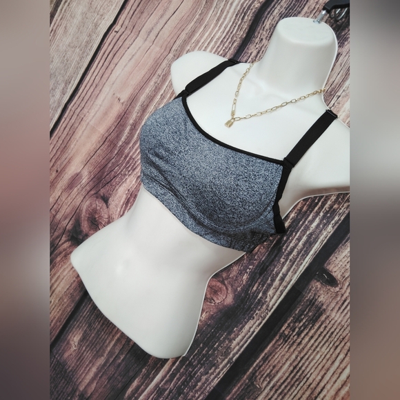 2 For 30$ Victoria Secret Sports Gray and Black Sports Bra Size 34B - Picture 2 of 6